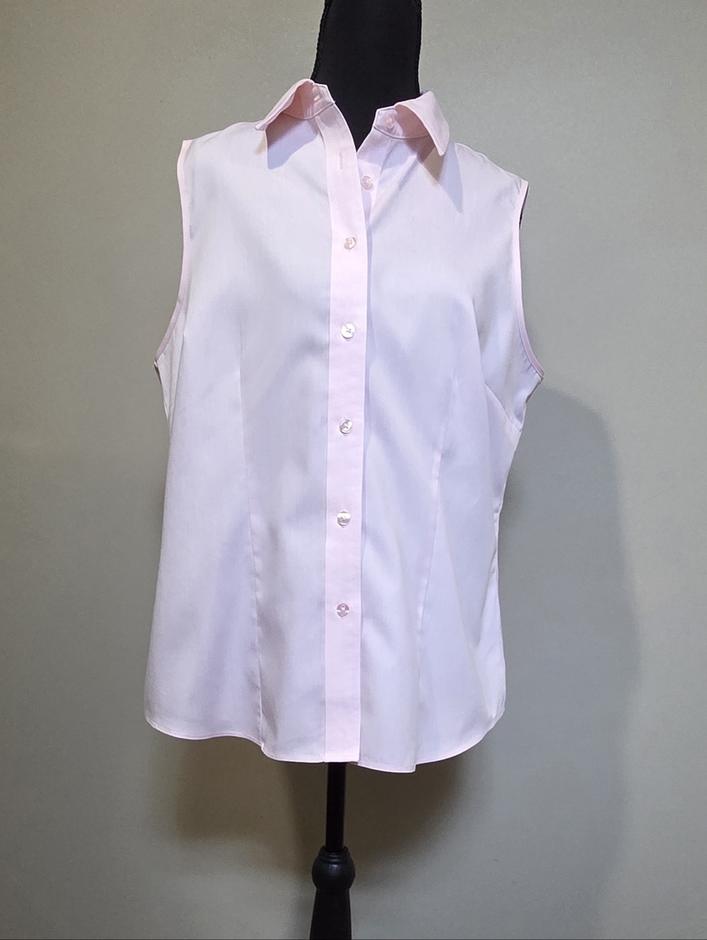 Kasper Pale Pink Sleeveless Button-Down Shirt